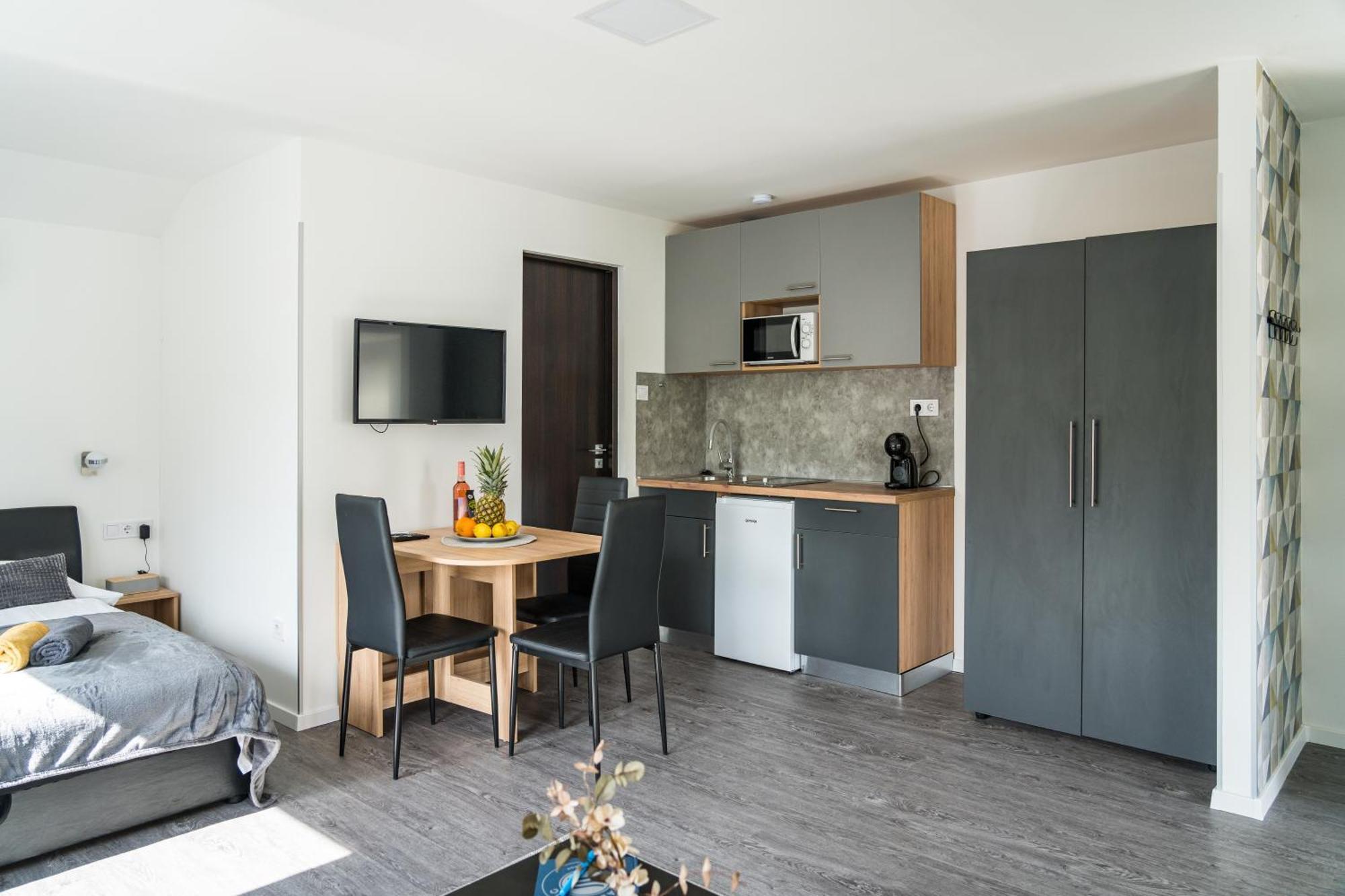 Balatonic Lemon Apartmanhaz Siófok Zewnętrze zdjęcie